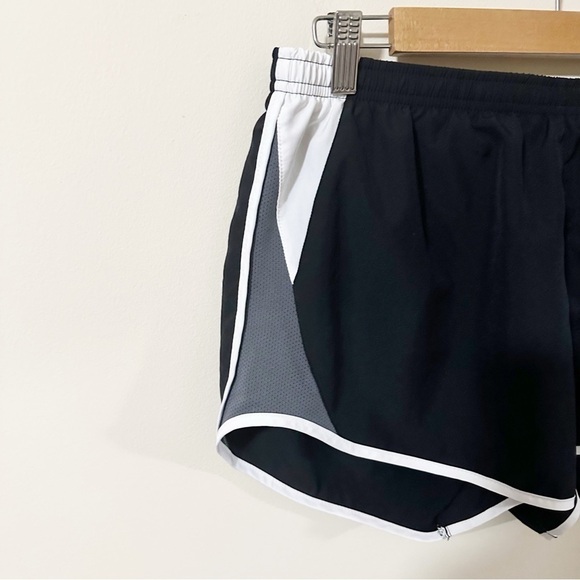 Nike Dri Fit Black White Gray Womens Athletic Shorts Size Medium - Picture 5 of 9